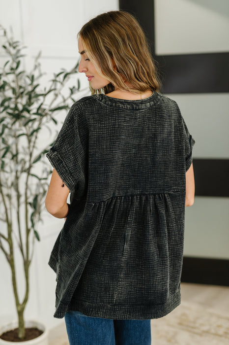 Basic Fade V-Neck Acid Wash Top in Ash Black