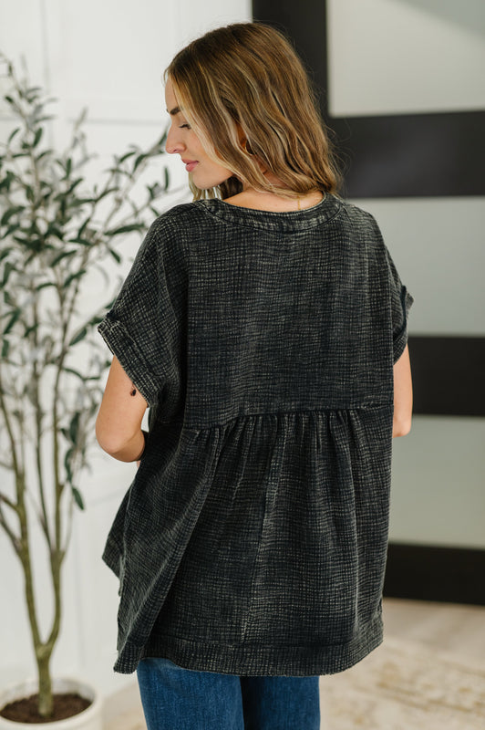 Basic Fade V-Neck Acid Wash Top in Ash Black