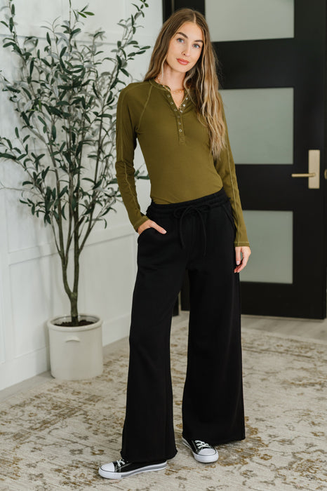 Lounge Line Wide Leg Sweats in Black