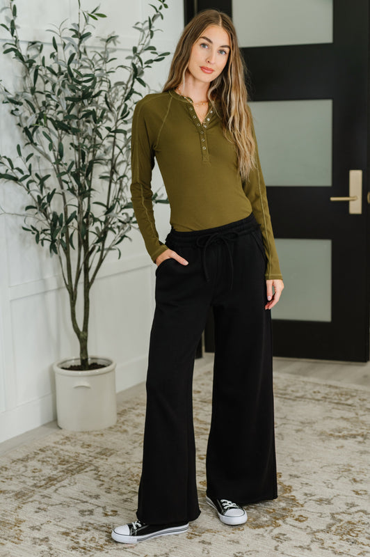 Lounge Line Wide Leg Sweats in Black